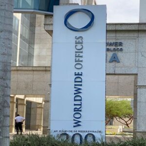 Tottem do condomínio Worldwide Offices